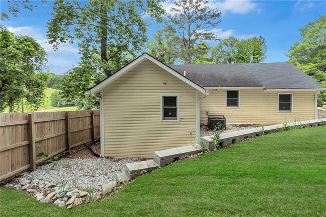 Building Photo - 2084 Bethel Dr NW