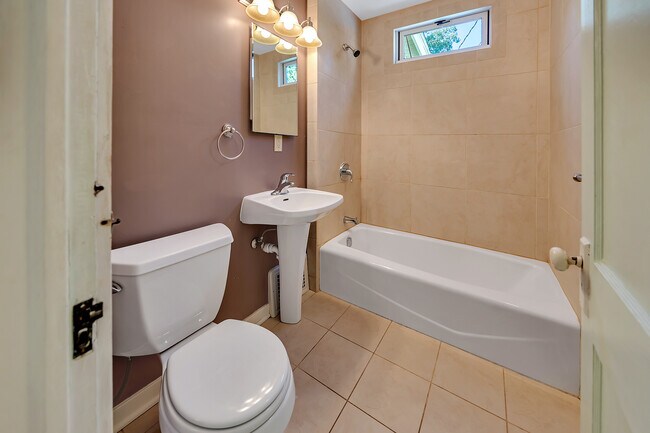 !st Full Bath - 1015 18th Ave SE