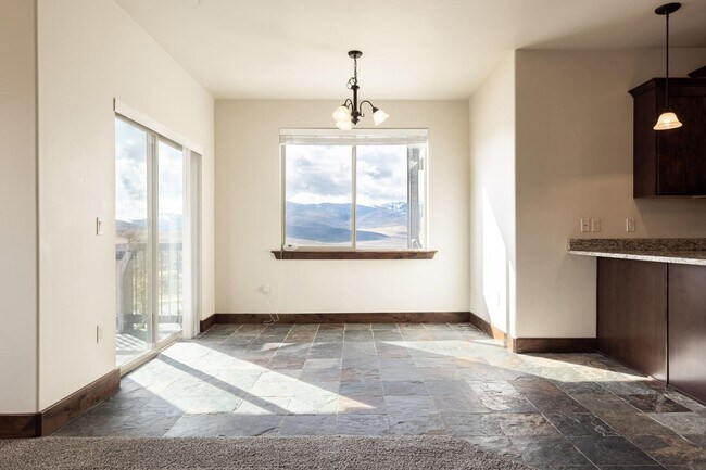 Building Photo - Unfurnished Condo in Black Rock Ridge