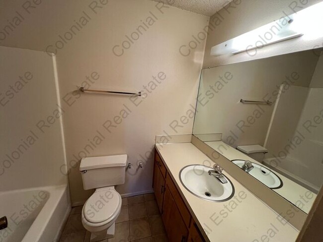 Building Photo - 2 Bedroom 2 Bathroom & 1 Car Garage