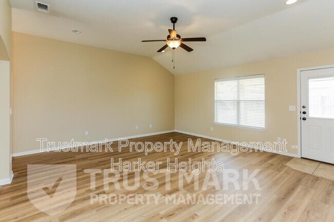 Building Photo - 401 W Libra Dr