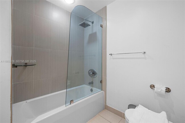 Building Photo - 3250 NE 1st Ave