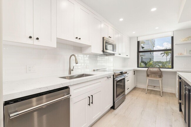 Building Photo - 2860 S Ocean Blvd
