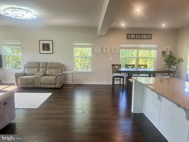 Building Photo - 105 Cabbage White Dr