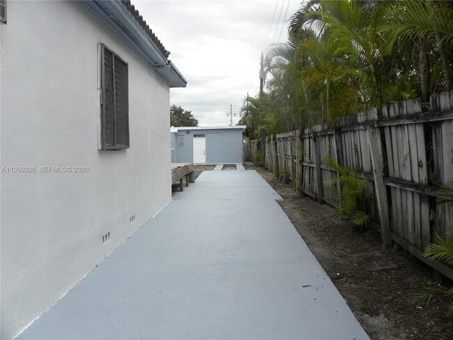 Building Photo - 25 NW 50th Ave