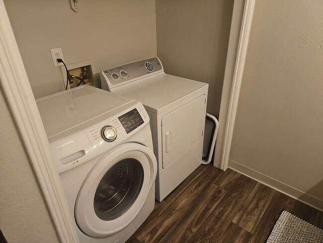 Building Photo - The Perfect Blend of Comfort and Function
