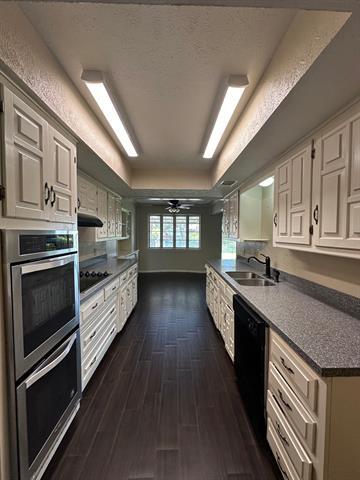 Building Photo - 1226 Greenbriar Cir
