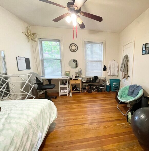 Building Photo - 112 Hillside St