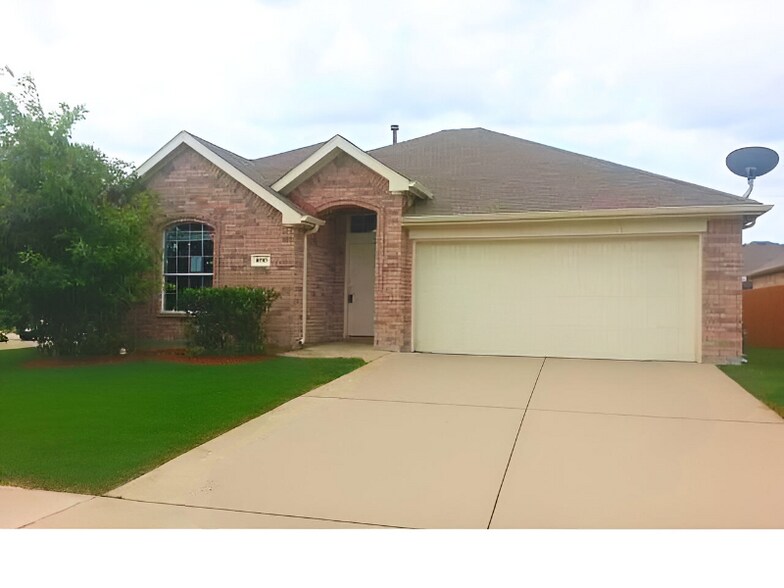 Primary Photo - 400 Angler Dr