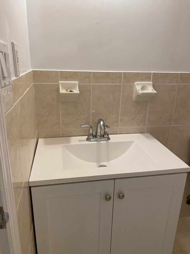 Building Photo - 11505 Bedell St