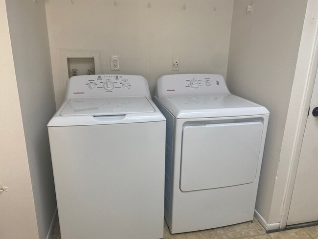 Building Photo - 401 C