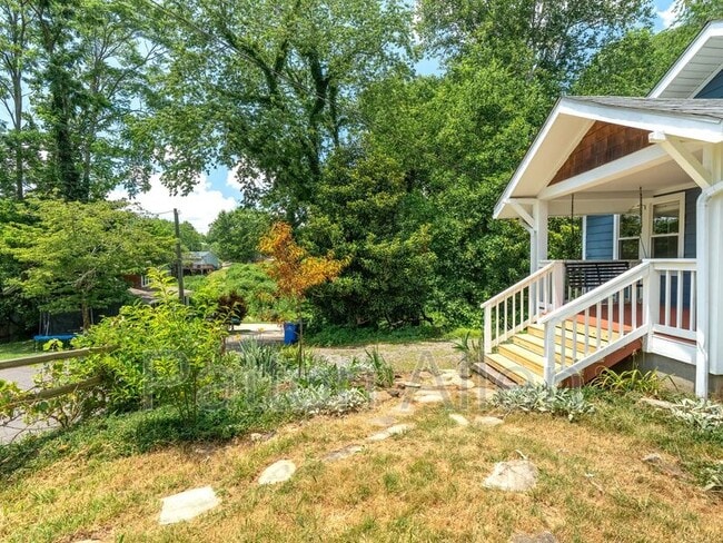 Building Photo - 83 5th Ave