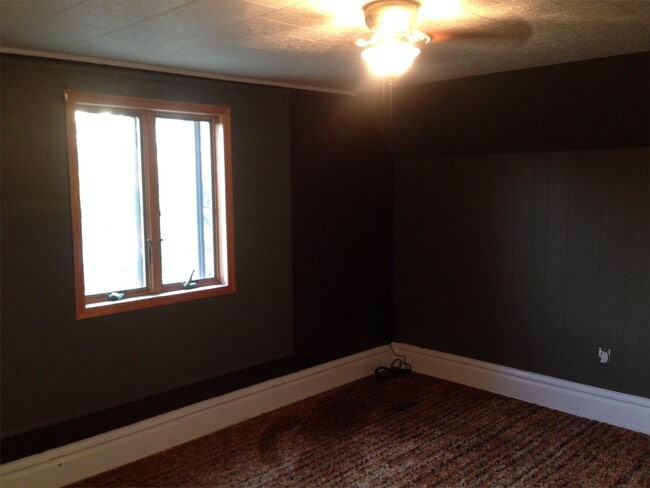 Building Photo - 400 Main St