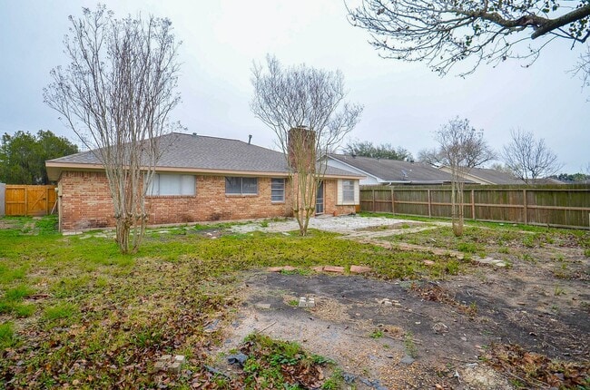 Building Photo - 818 Overland St