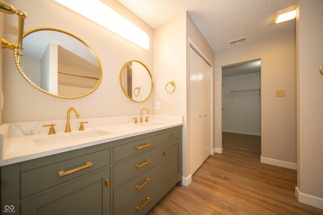 Building Photo - 1566 Howell Dr