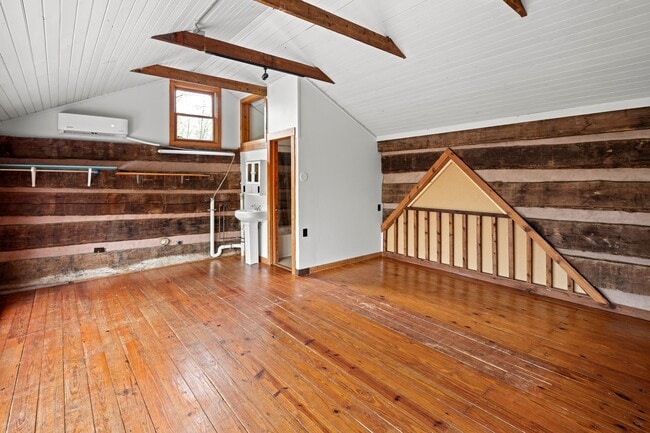 Building Photo - Sovereign Oaks Cabin