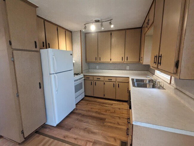 Building Photo - 4206 Old Rock Cut Rd