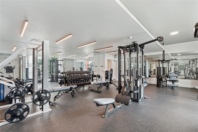 Building Photo - 350 NE 24th St