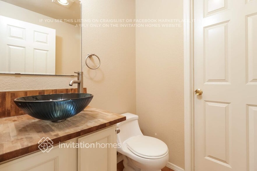 Building Photo - 27610 26th Ave S