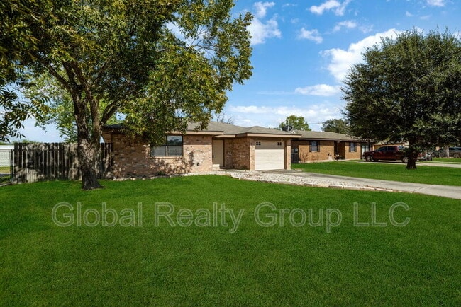 Building Photo - 309 Meadow Dr