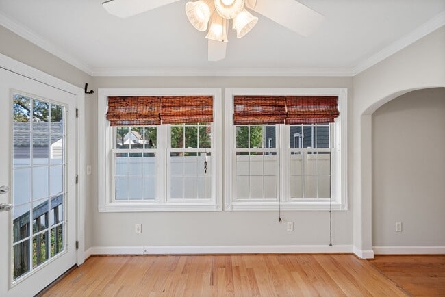 Building Photo - MOVE-IN READY! Quiet Neighborhood near Sho...
