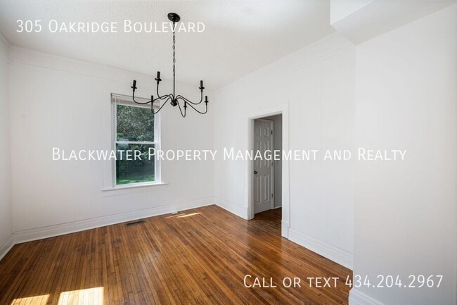 Building Photo - 305 Oakridge Blvd