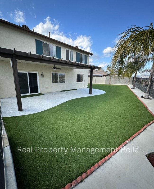 Building Photo - Lakeview Pool Retreat in a Private Cul-de-Sac Setting