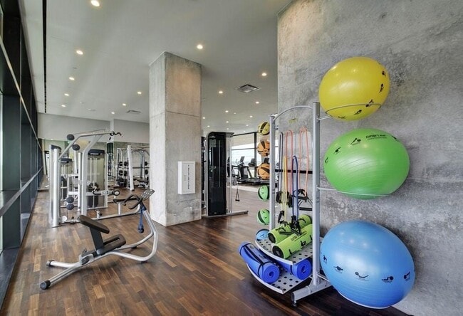 Building Photo - 70 Rainey St