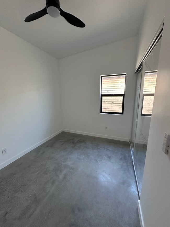 Building Photo - 1754 W 37th Dr