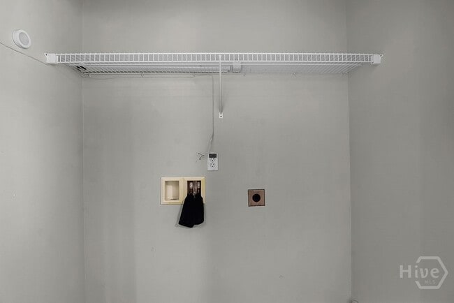 Building Photo - 201 Foxbury Square
