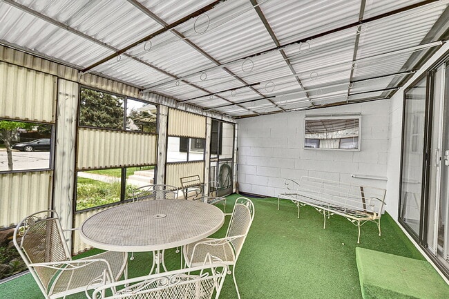 Building Photo - $3,250- Location! 2 Bed 2.5 Bath 2 Non-Con...