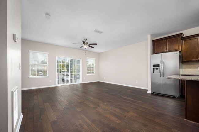 Building Photo - Luxury Townhome at the Boulevard