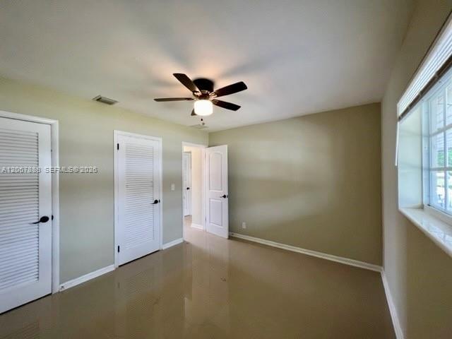 Building Photo - 949 W Kalmia Dr