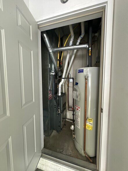 Building Photo - 2132 Ridgeview Cir