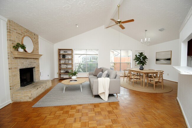 Building Photo - 16311 La Luna Dr