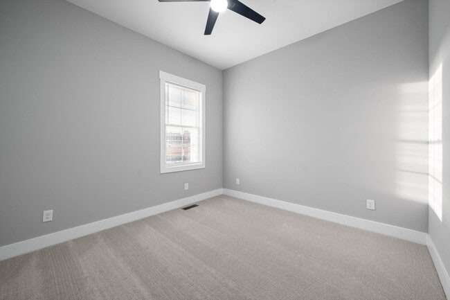 Building Photo - Gorgeous 3 Story 4 Bedroom Pet Friendly Home For Rent!