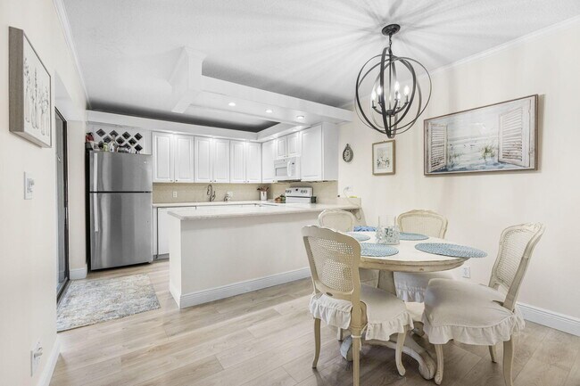 Building Photo - 5674 SE Riverboat Dr