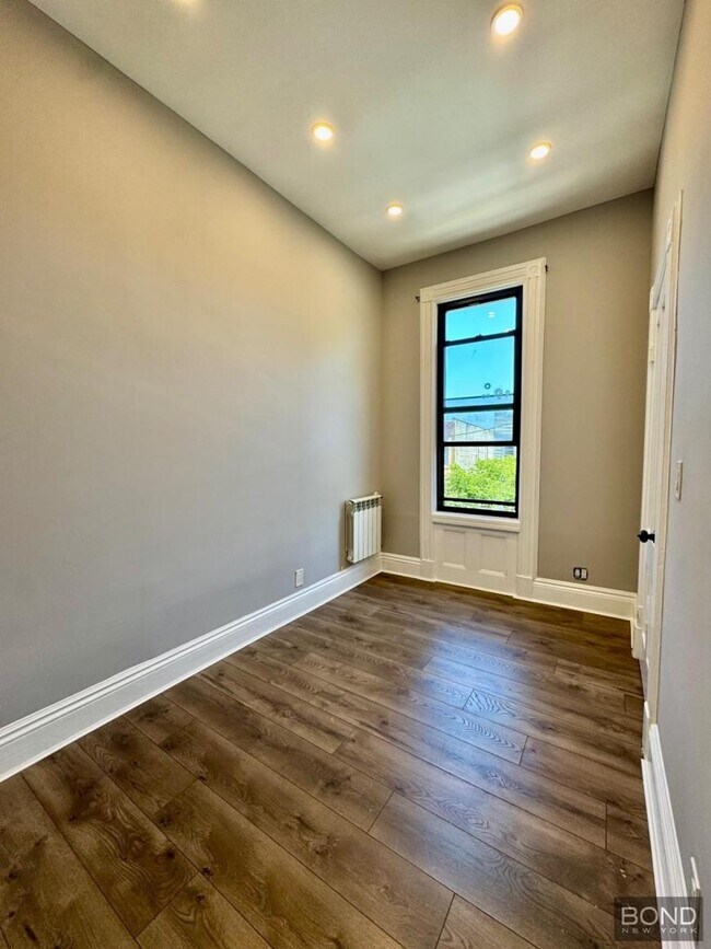 Building Photo - 2 bedroom in BROOKLYN NY 11208