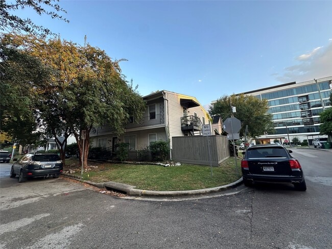 Building Photo - 2327 Branard St