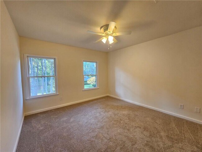 Building Photo - 3228 Turtle Lake Dr SE