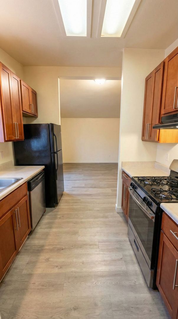 Building Photo - Utilities Paid: 3 Bed Laurel District Apartment with Modern Updates
