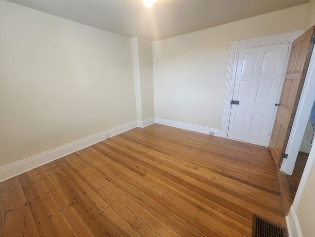 Building Photo - Large and Beautiful Farm House in Quiet Area