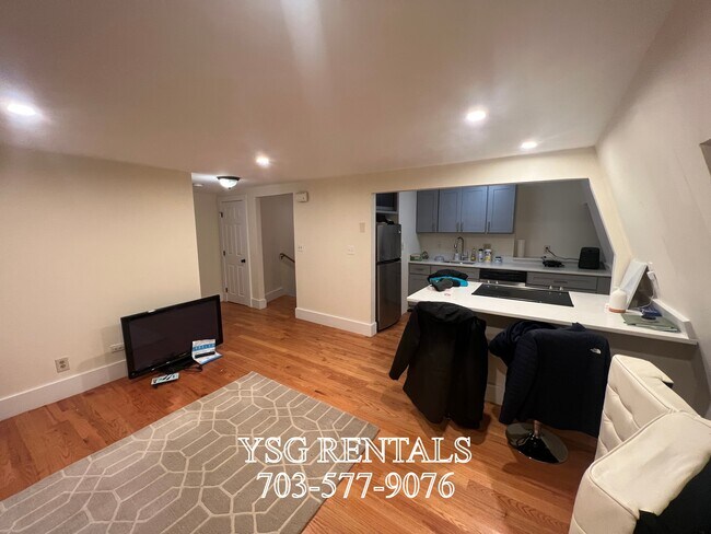 Building Photo - 27 Linwood St