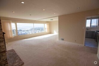 Building Photo - 620