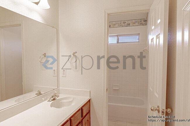 Building Photo - 514 Big Oak Ct