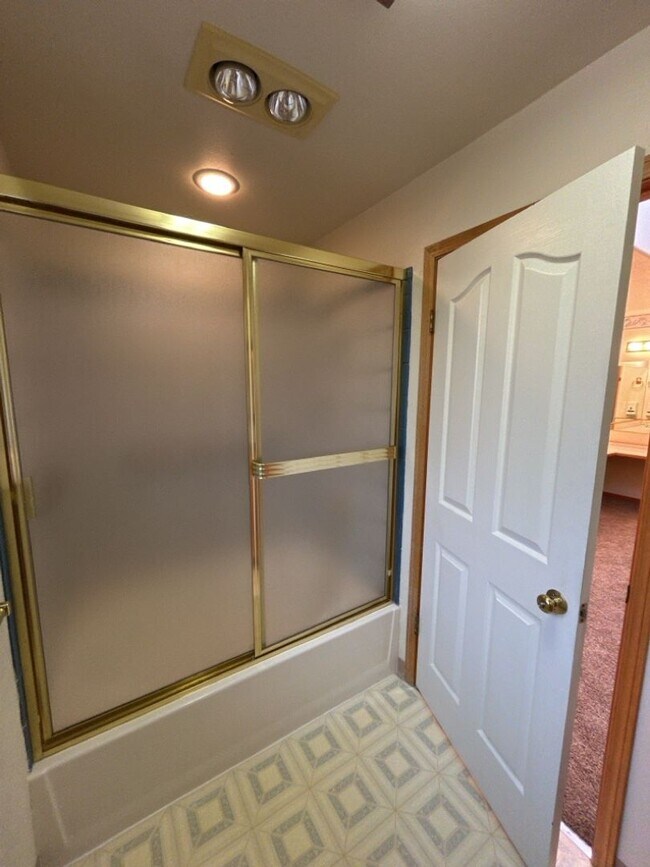 Building Photo - Cozy 3 Bedroom 2 Bath Home Located in Eureka