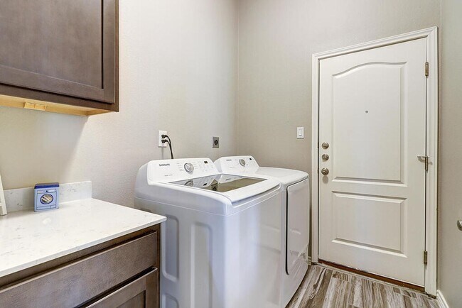 Building Photo - 3422 Travis Ct