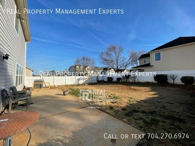 Building Photo - 15750 Normans Landing Dr