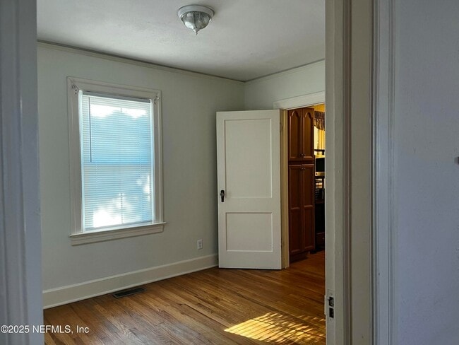 Building Photo - 1924 Arcadia Pl