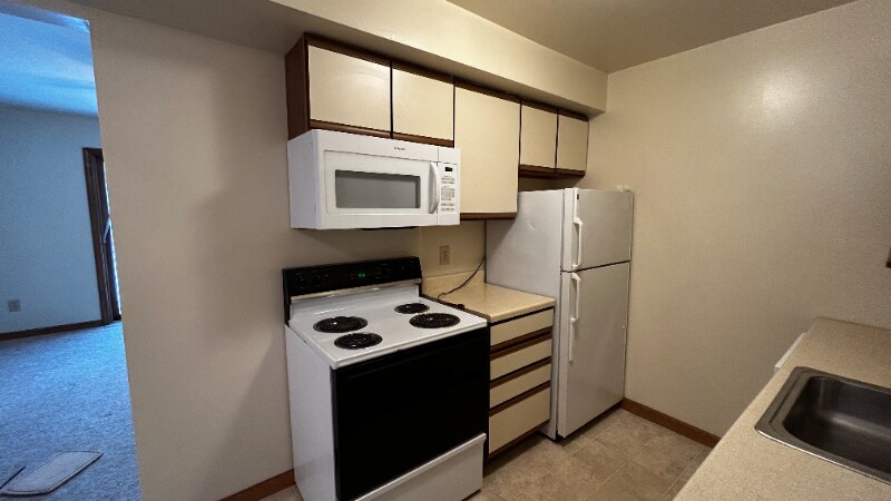 Building Photo - 916 Kings Rd